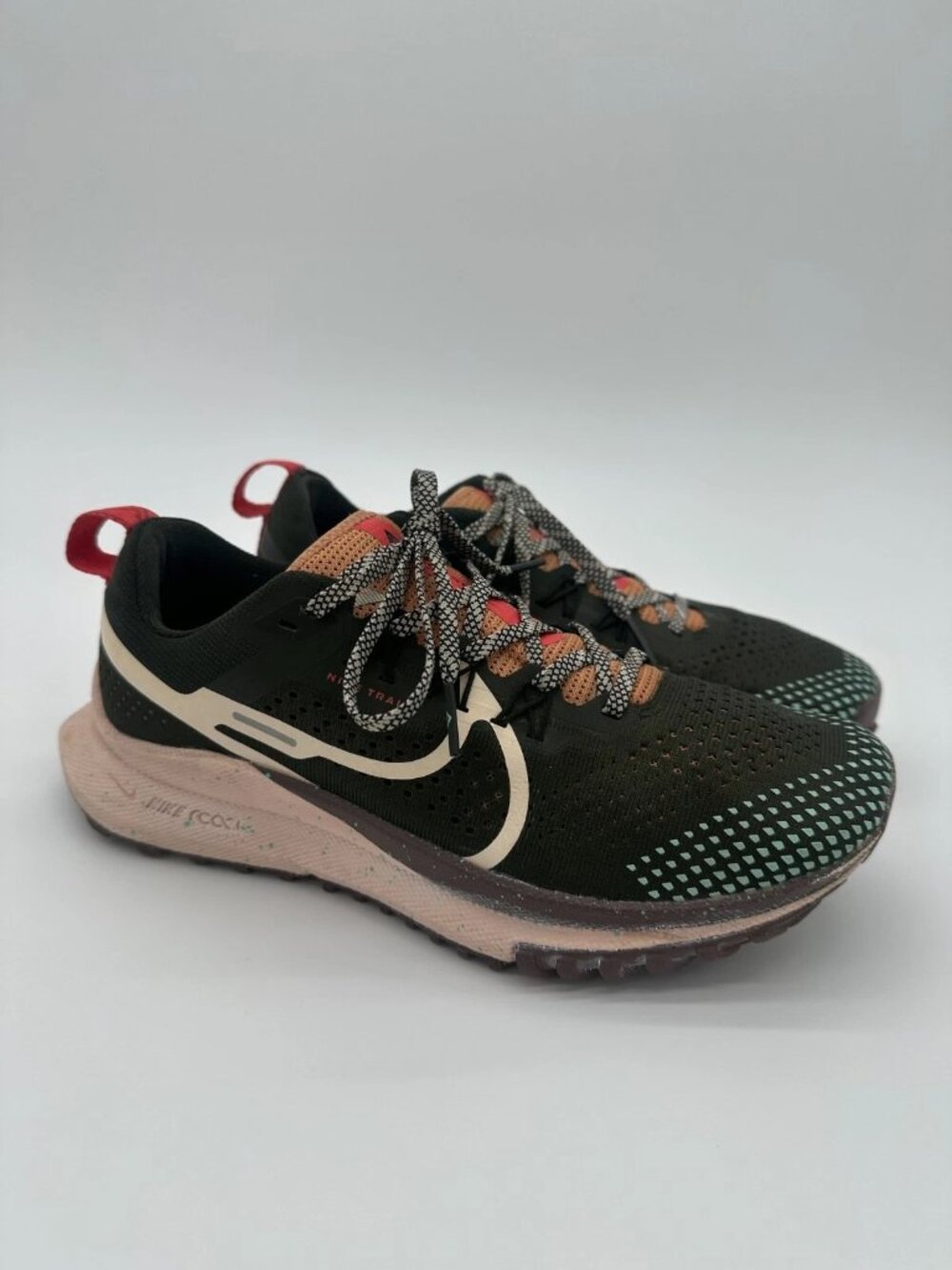 Nike Pegasus Trail Run Shoes  7.5